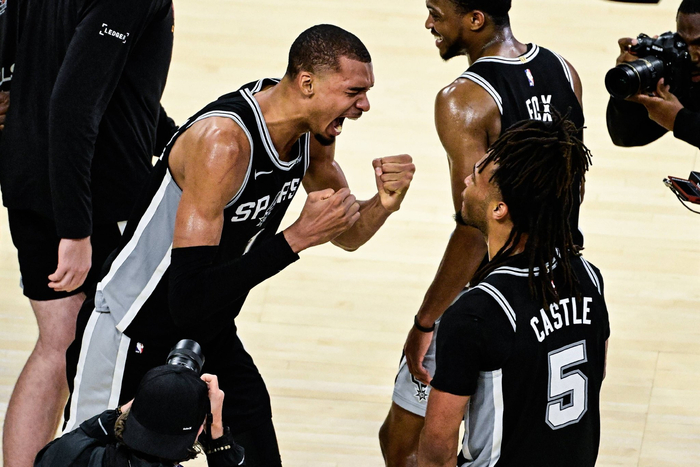 开云体育-NBA最年轻阵容，拥有最年轻且最强的三巨头，他们能否开创王朝？|马刺|霍姆格伦|文班亚马|卡斯尔|福克斯_新浪体育_新浪新闻
